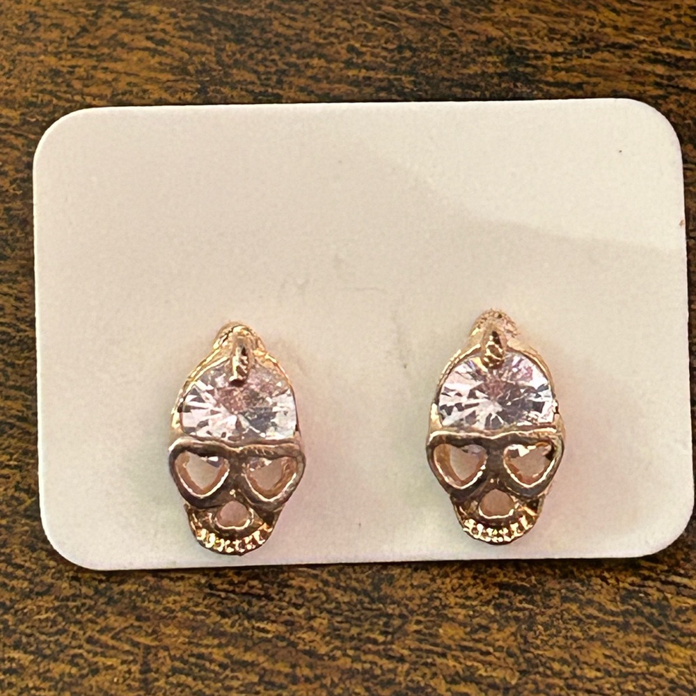 ❤️⭐ Cute Skull Earrings - Picture 3 of 5
